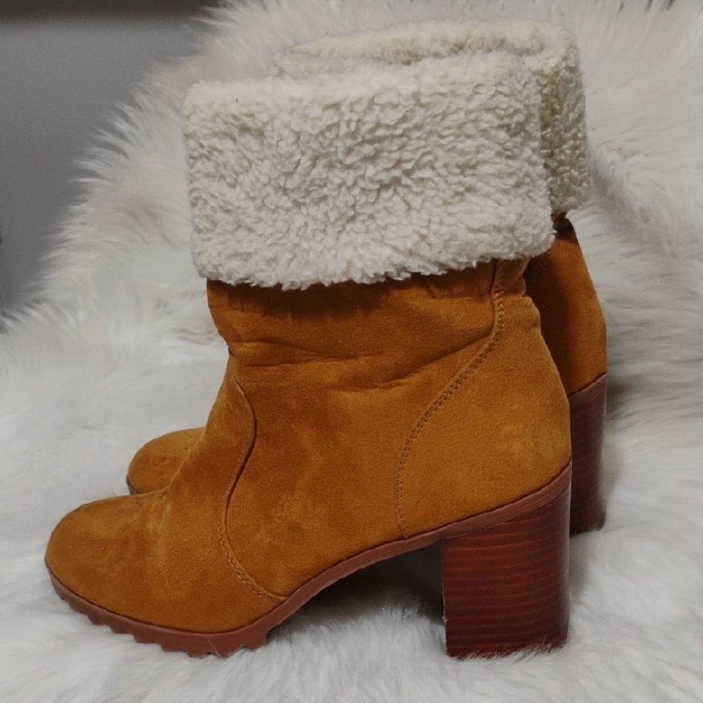 SALE! Crown & Ivy Sherpa Cream Cuff Lined Tan Heeled Boots Sz.7.5 Worn 1X (X2) - Picture 2 of 12